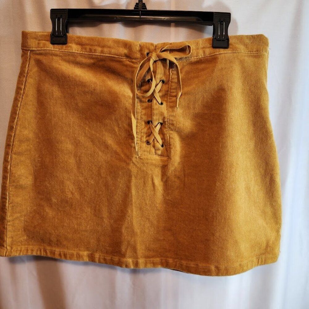 SO HIGH RISE MINI SKIRT, GOLD CORDUROY, LACE UP FRONT, SIZE 15 32W SIDE ZIP
